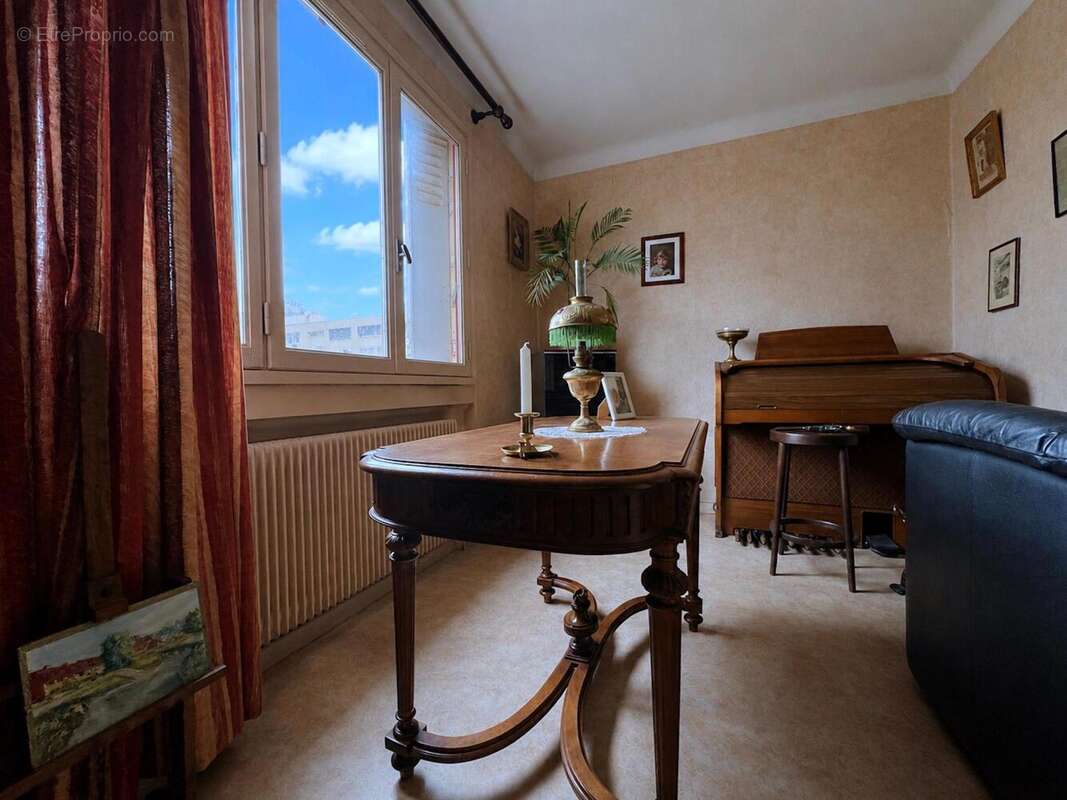 Appartement 77 m² à Decines-Charpieu  - photo 4