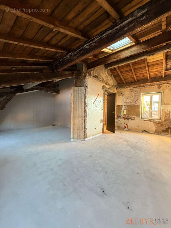 Appartement à L'ARBRESLE