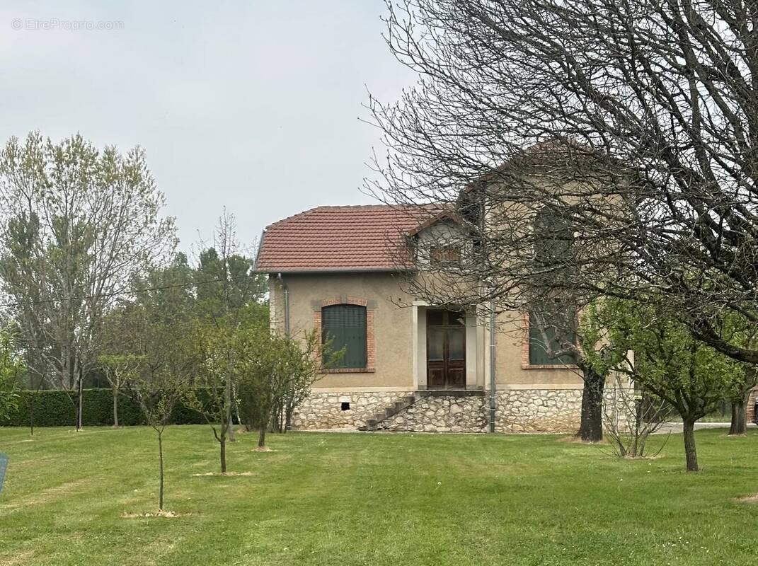 Maison à NEGREPELISSE