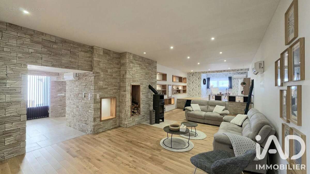 Maison 240 m² à Charrais  - photo 7