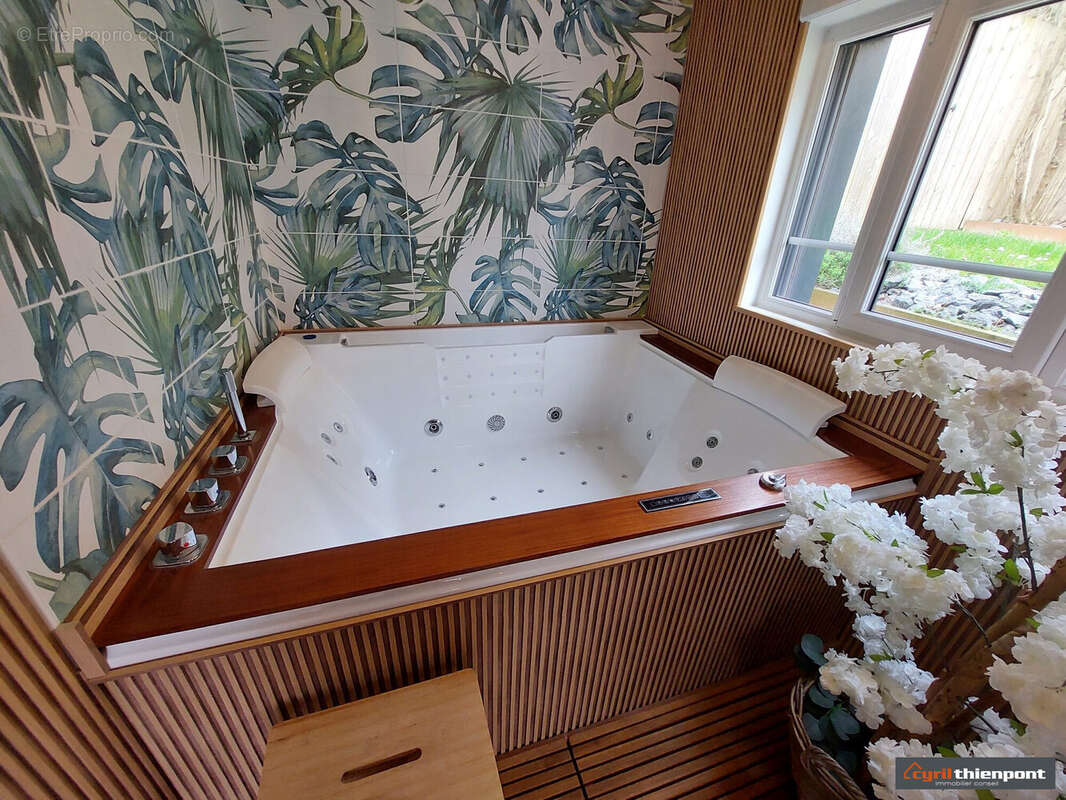 Baignoire balnéo - Maison à LONG