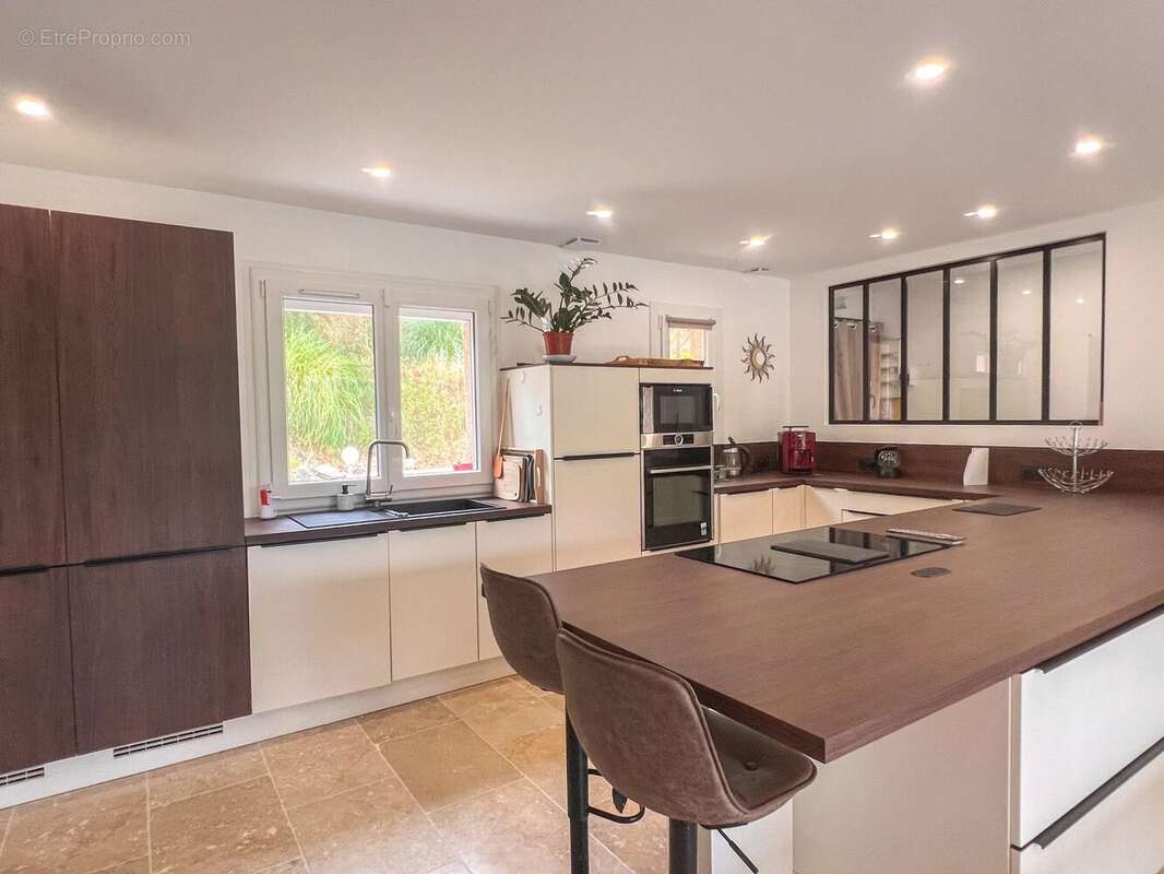 Maison à BAGNOLS-EN-FORET