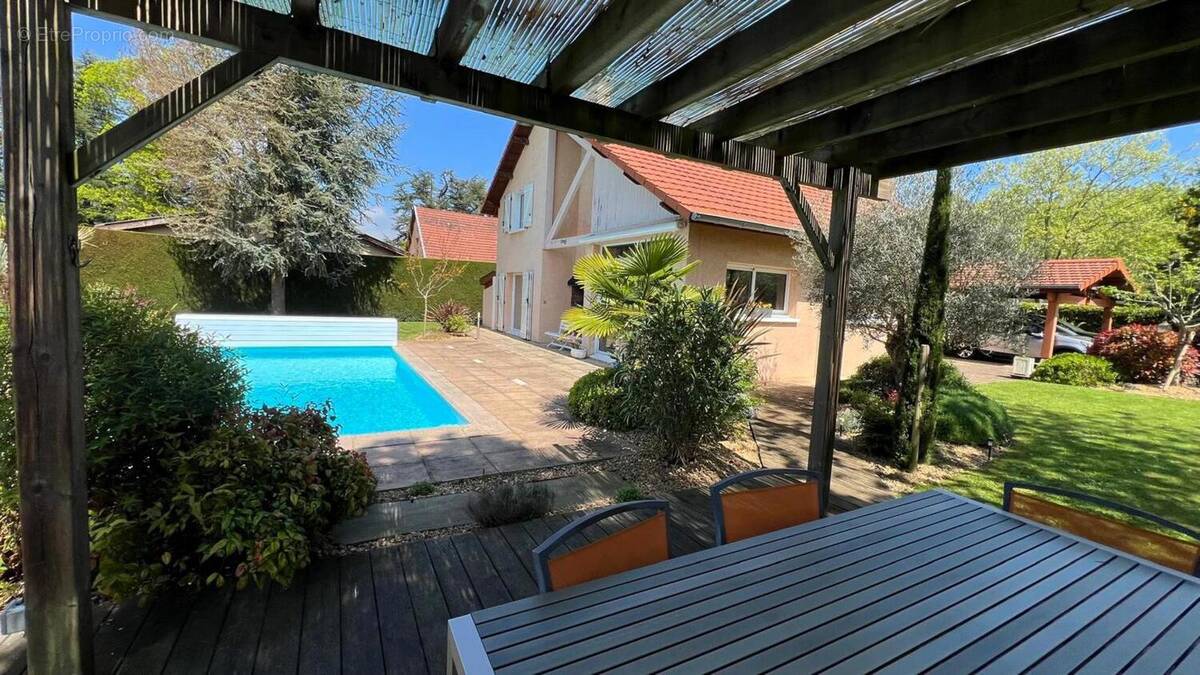 Photo 1 - Maison à LA TOUR-DE-SALVAGNY