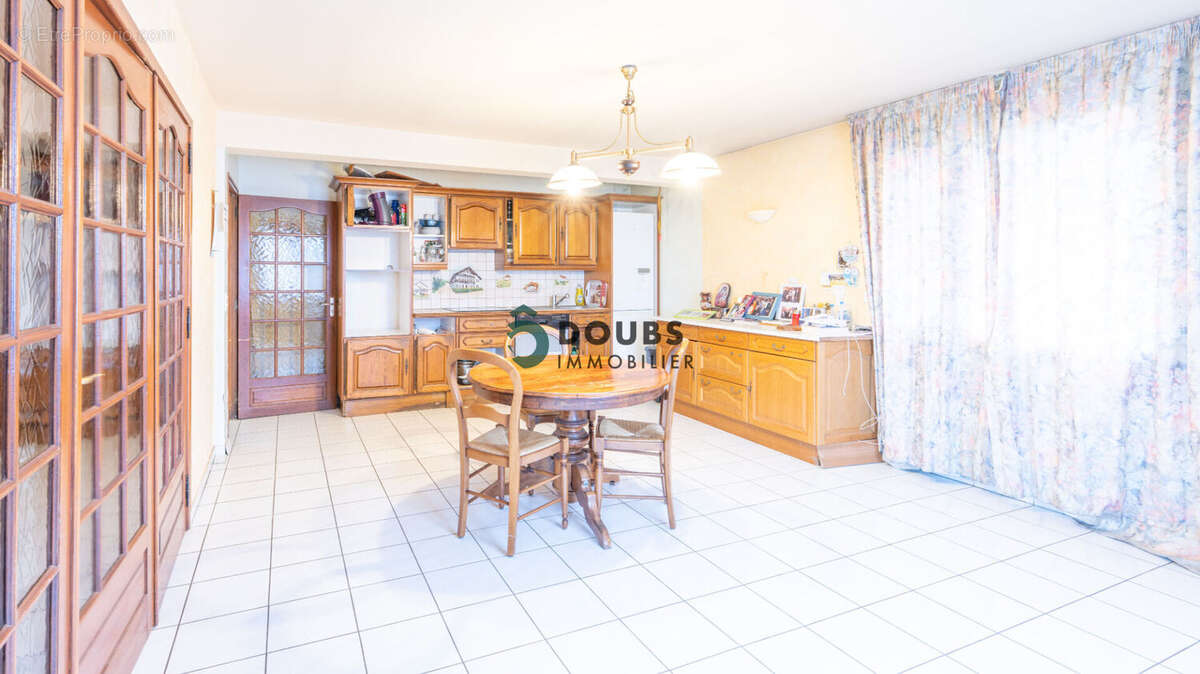 Maison à GUYANS-VENNES