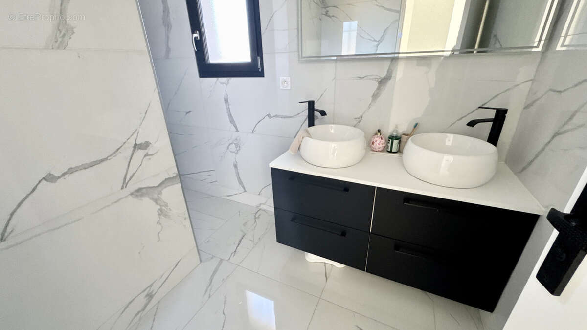 Maison à BAGNOLS-SUR-CEZE