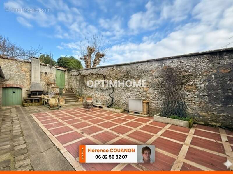 Maison à SAINT-ARNOULT-EN-YVELINES