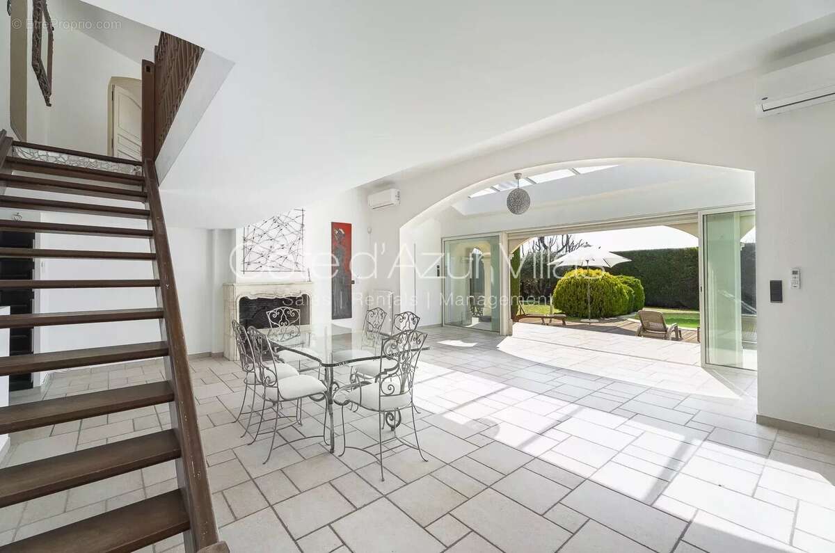 Maison à ROQUEFORT-LES-PINS