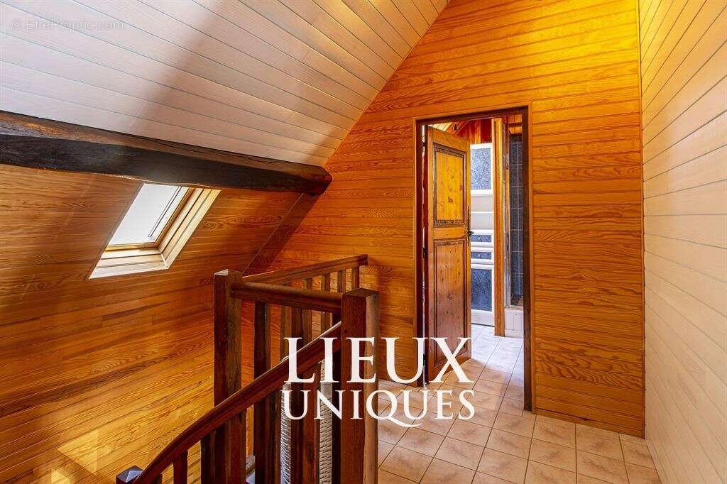 Maison à LA CHAPELLE-SAINT-MARTIN-EN-PLAINE