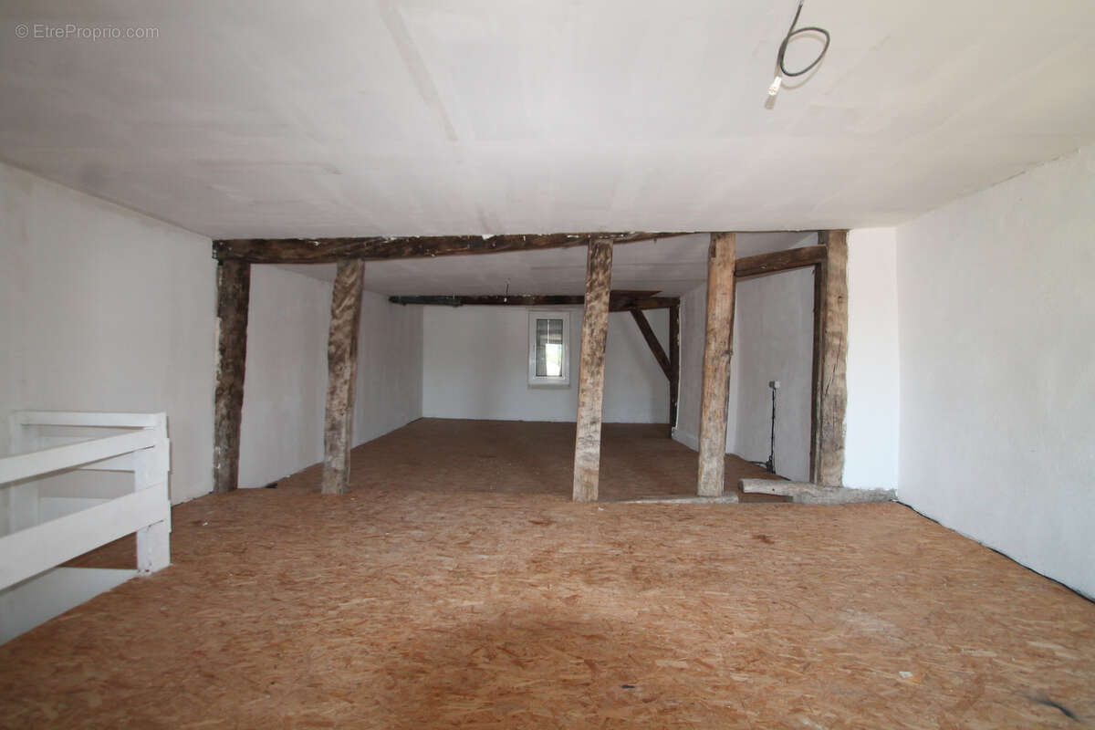 Maison de village de caractère à vendre– 109 m² – 3 chambres + Grenier aménageable (67 m²) - cour extèrieure - photo 12
