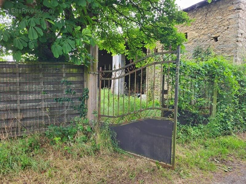 Maison à LOUIN