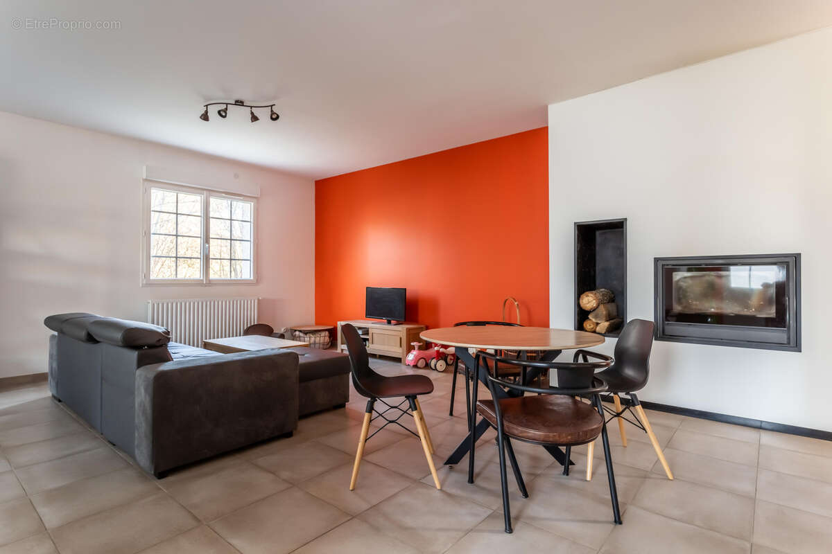 Maison à SAINT-MAURIN