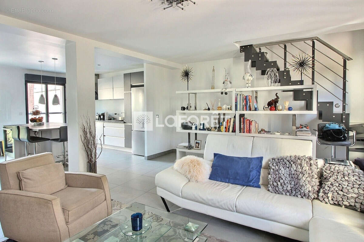 Maison à LA GARENNE-COLOMBES