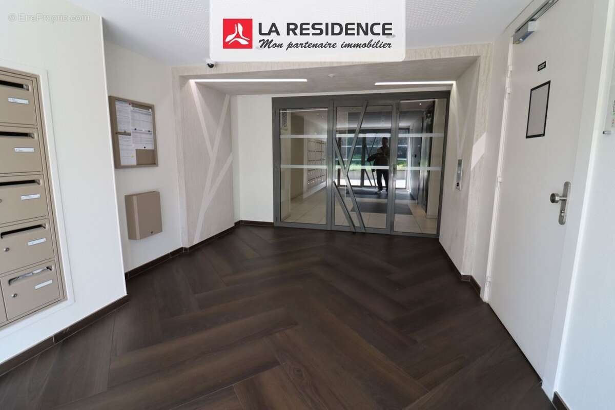 Appartement 65 m² à Saint-Cyr-L'ecole  - photo 9