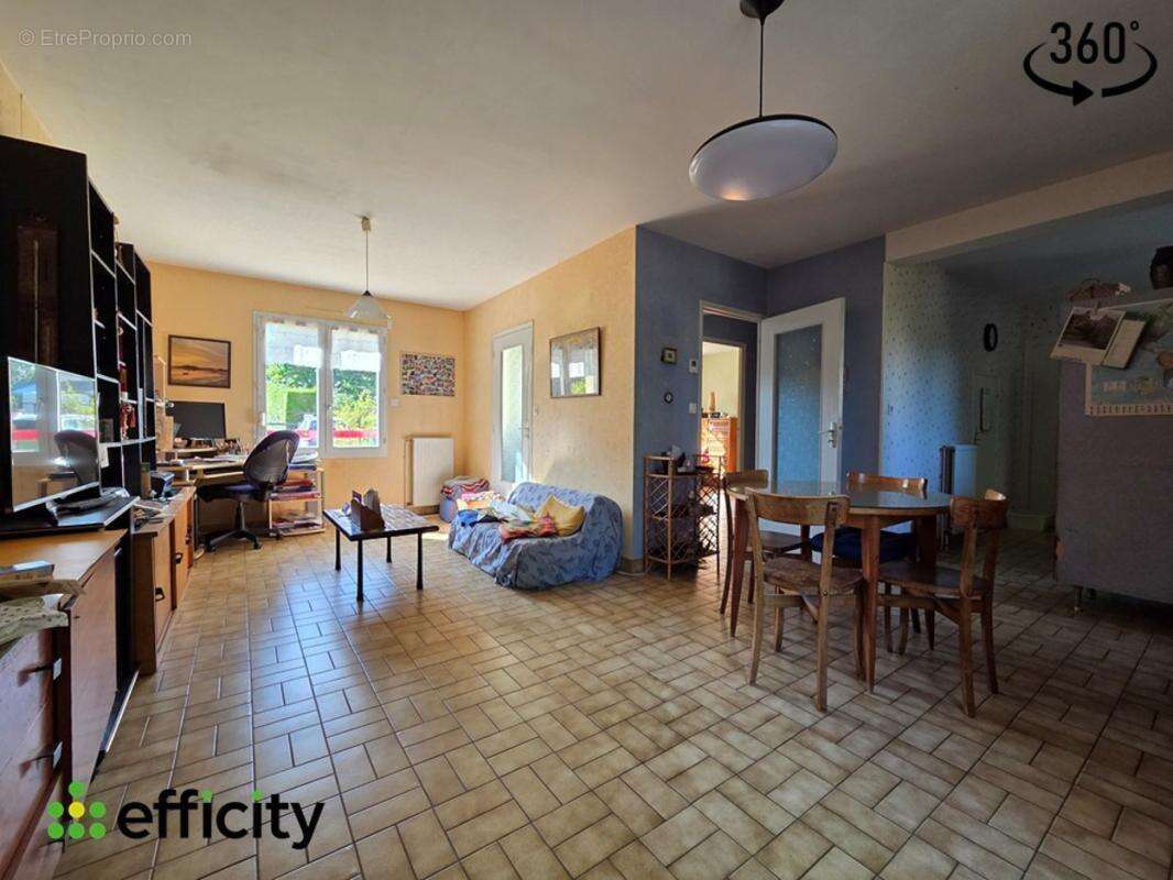 Maison 85 m² à La Chapelle-Des-Fougeretz  - photo 3