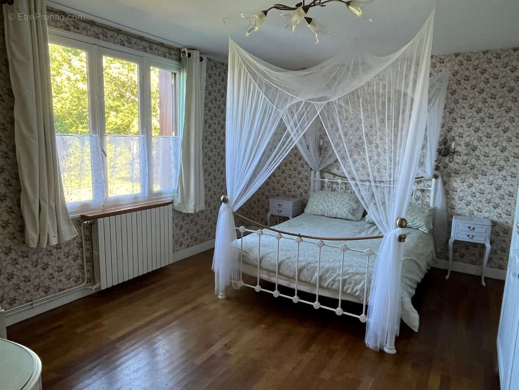 Maison à COUSSAC-BONNEVAL