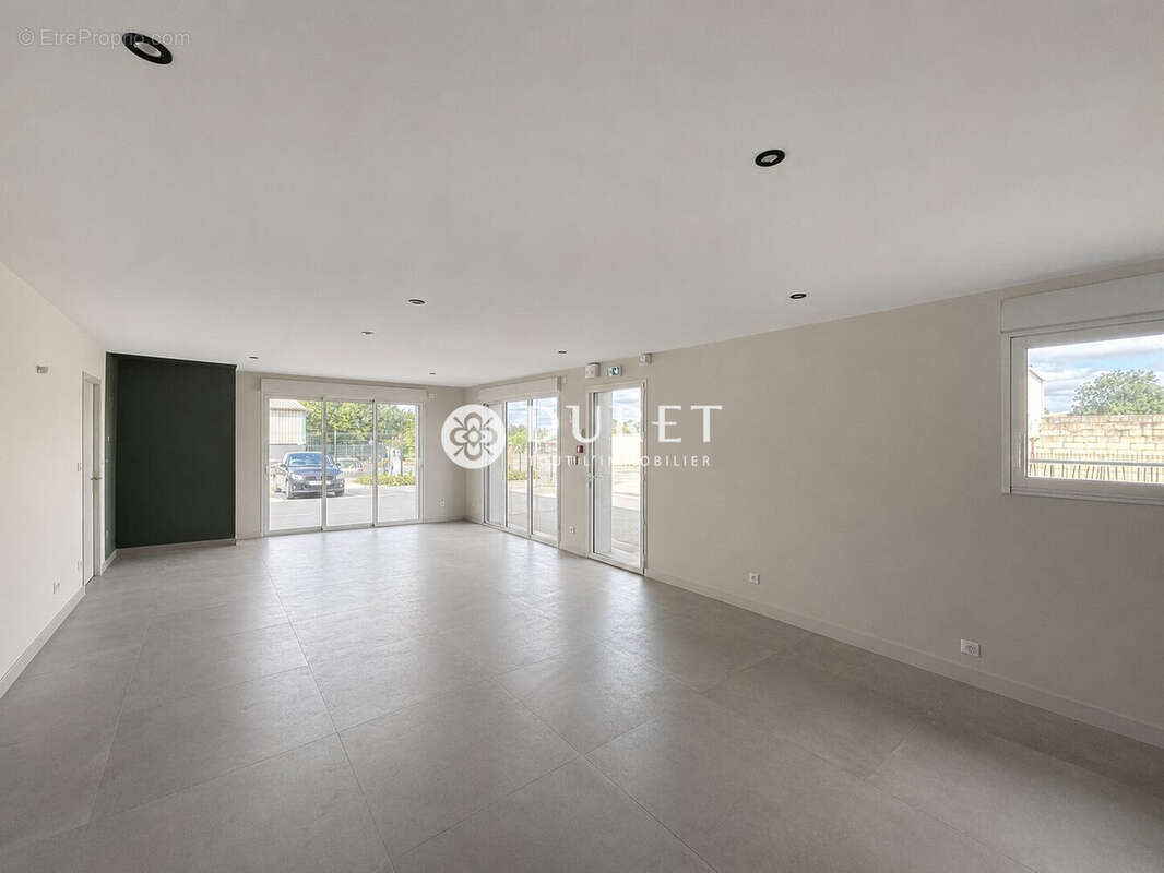 Commerce 370 m² à Mormaison  - photo 3