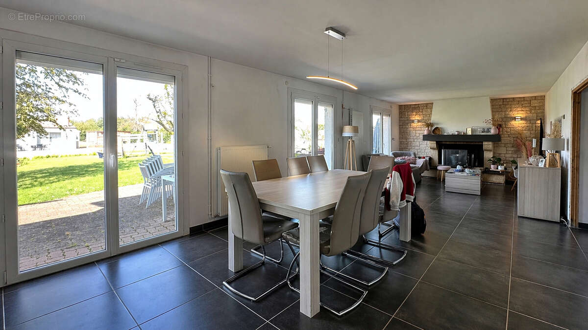 Maison à SAINT-ARNOULT-DES-BOIS