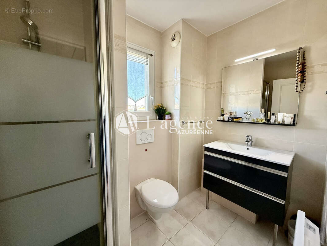 Appartement à SAINT-LAURENT-DU-VAR