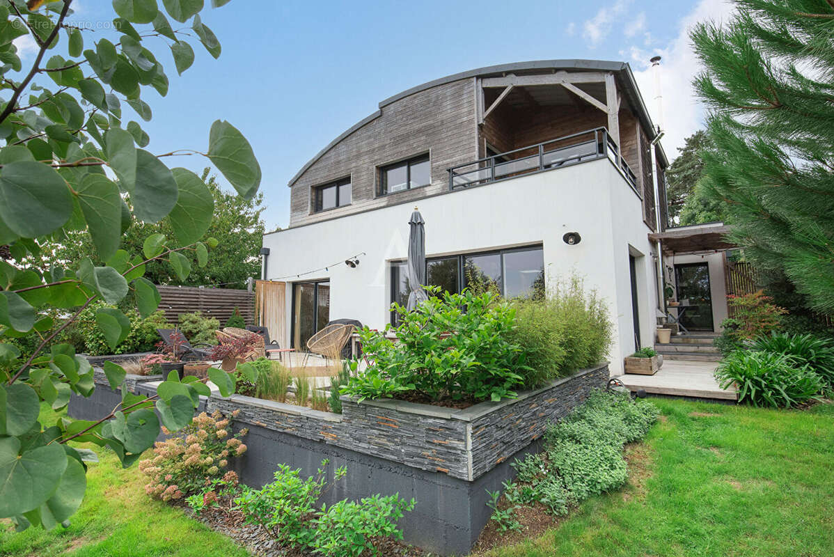 Maison à BEAULIEU-SUR-LAYON