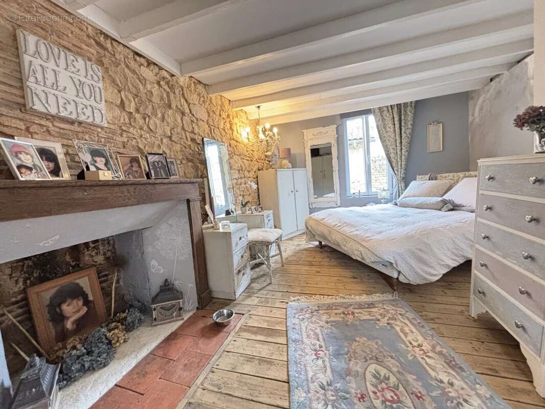 Appartement à NANTEUIL-EN-VALLEE