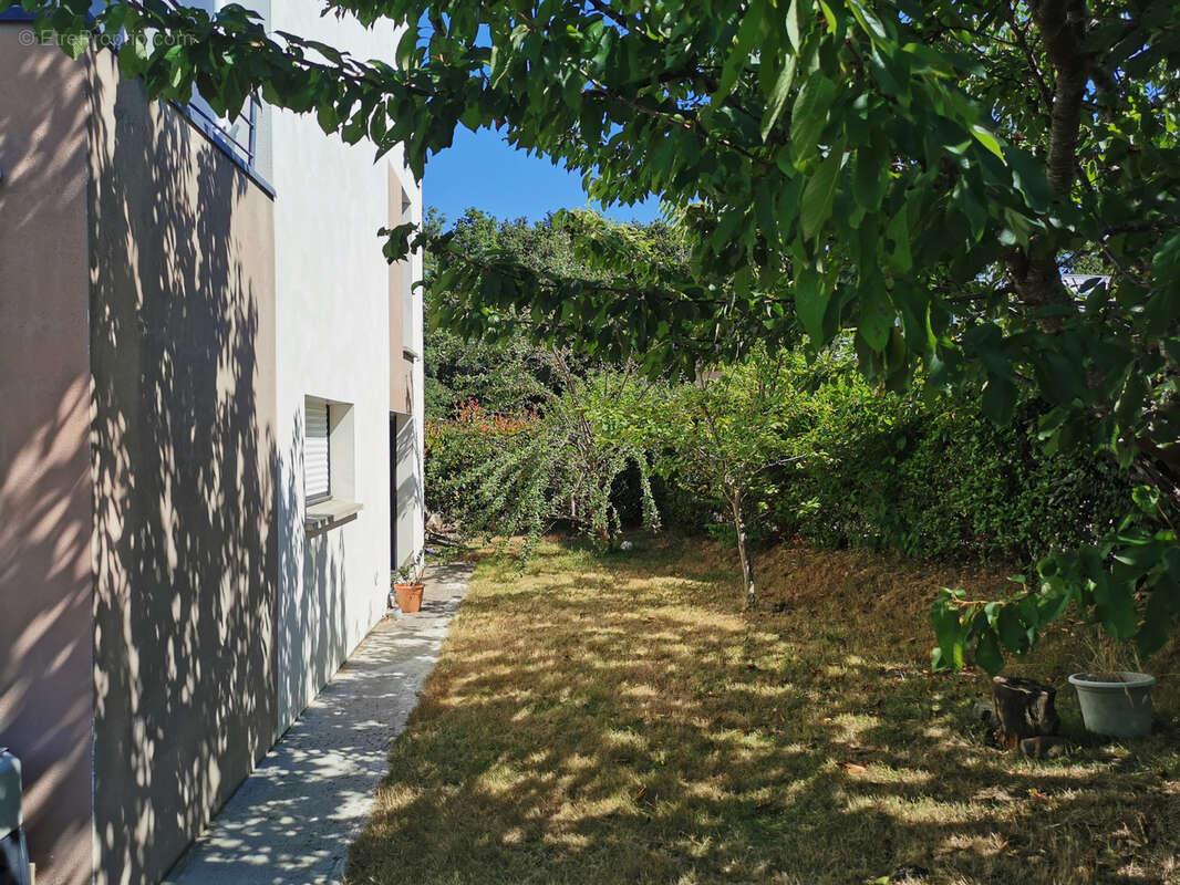 Maison à SAINT-AVE