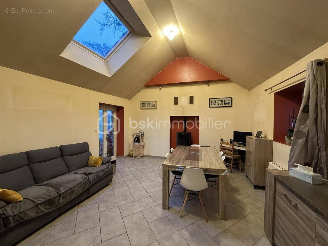 Maison à MONTREUIL-DES-LANDES