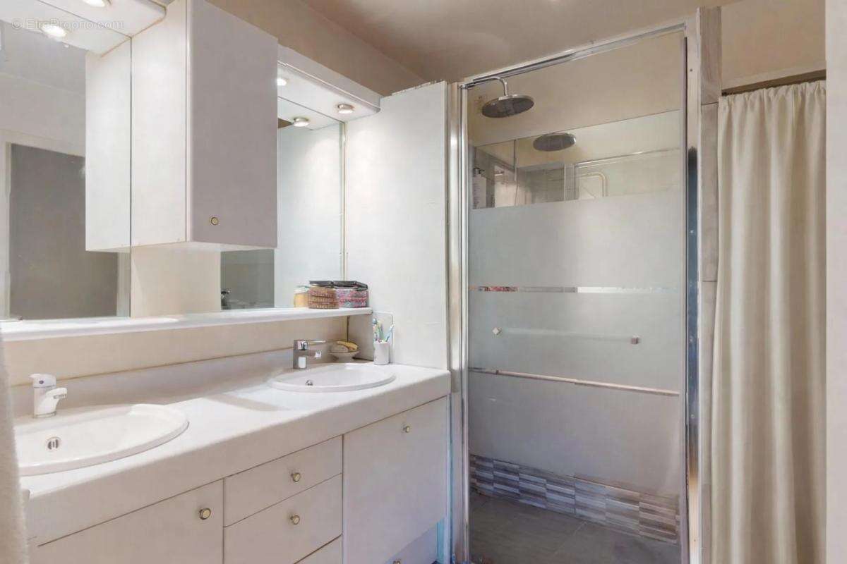 Maison à SAINT-DENIS-LES-BOURG