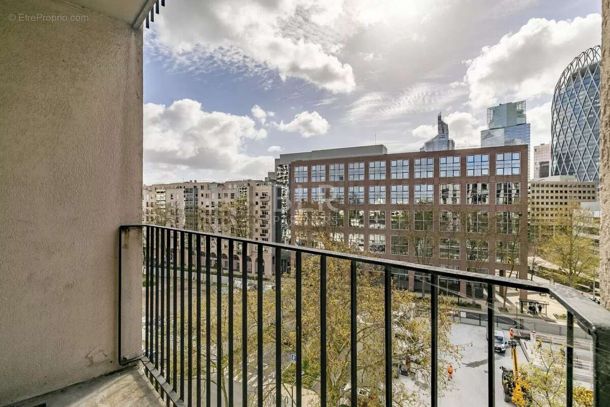 Appartement à COURBEVOIE