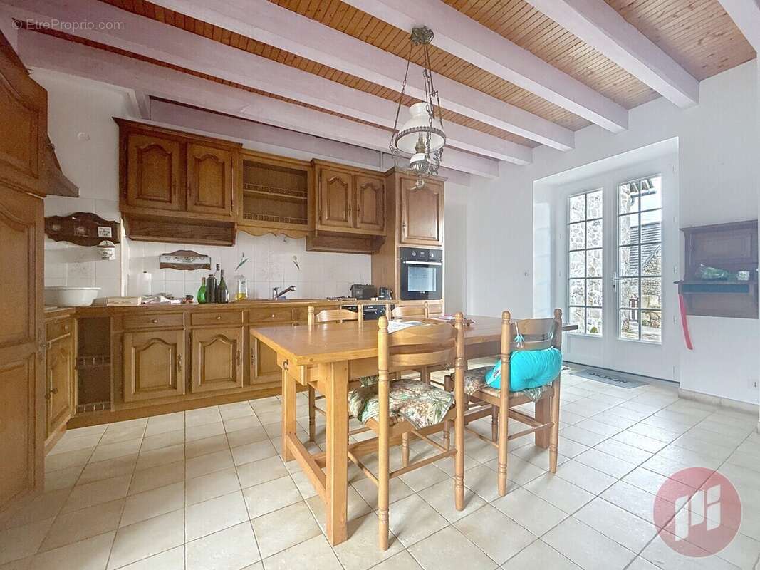 Maison à VITRAC-SUR-MONTANE