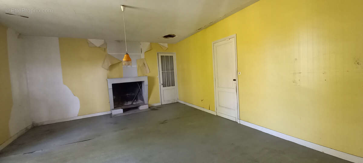 Maison pierre 7 pièces avec dépendance sur 1,13 hectare   Fort potentiel à rénover   Proche commodités - photo 10