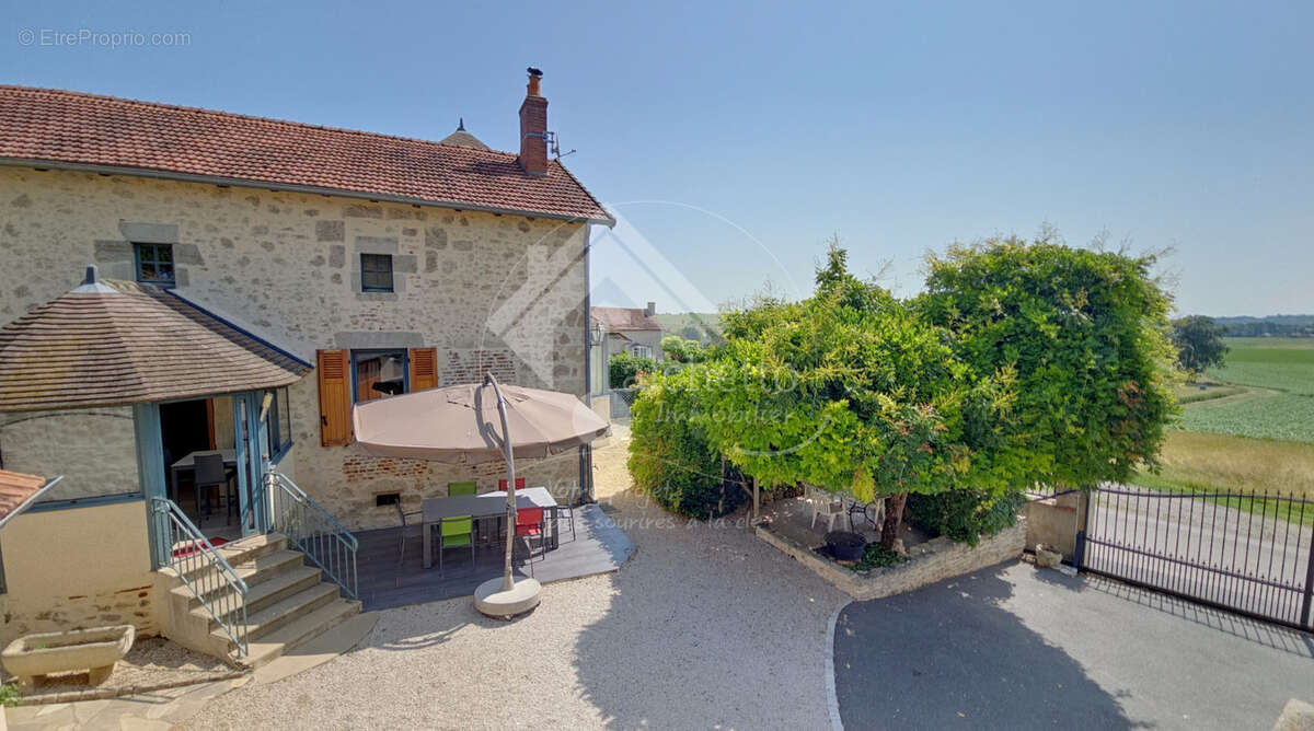 Maison à SAINT-POURCAIN-SUR-SIOULE