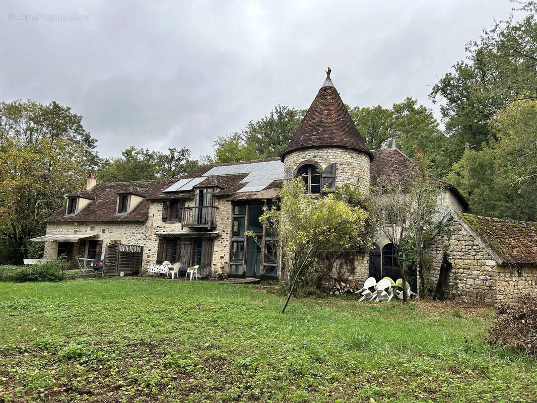 Ancien Moulin à Lignac  -  Propriété sans vis à vis de 249m2 habitables  au coeur de 4 hectares de nature - photo 8