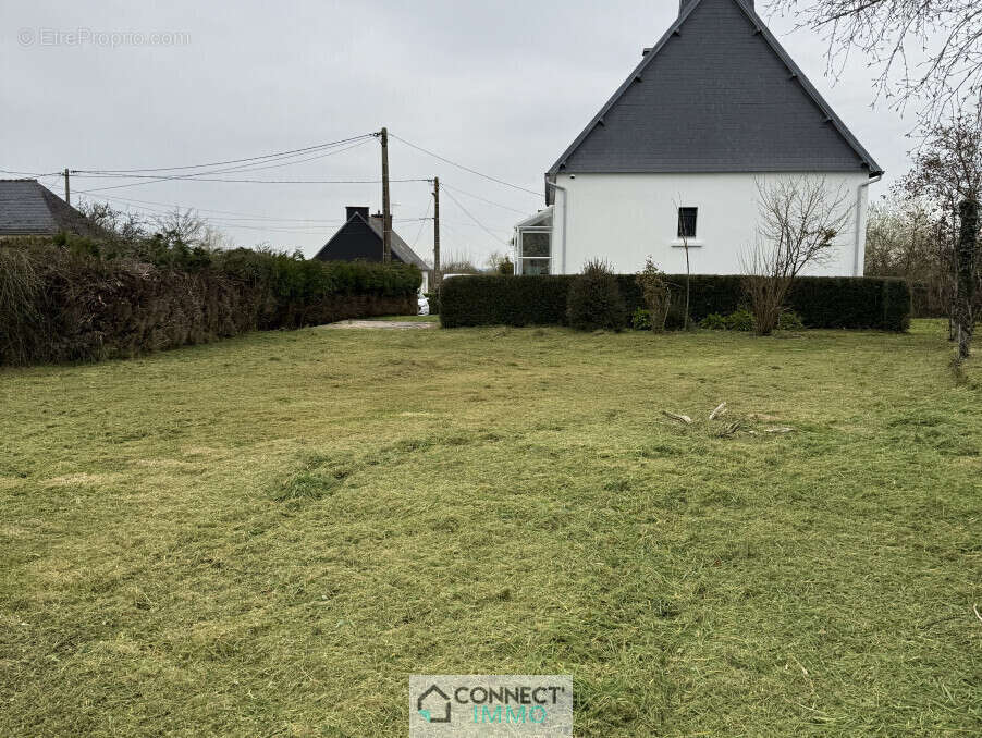 Maison à CHATEAUNEUF-DU-FAOU