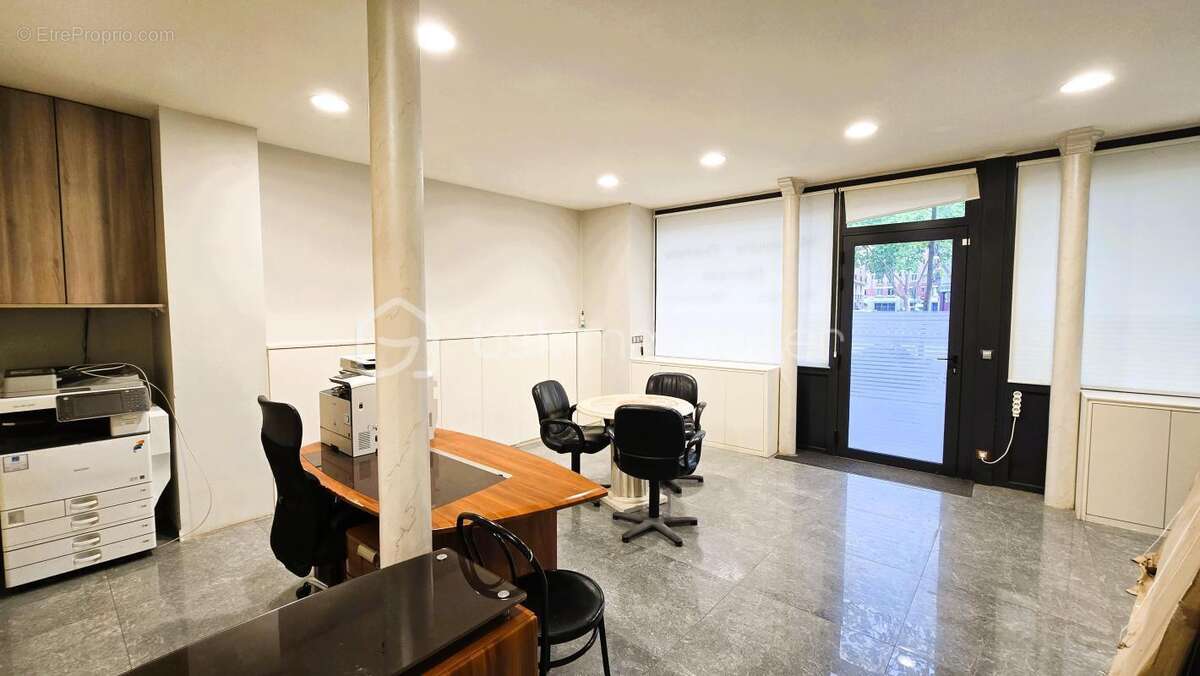 Commerce à PARIS-16E