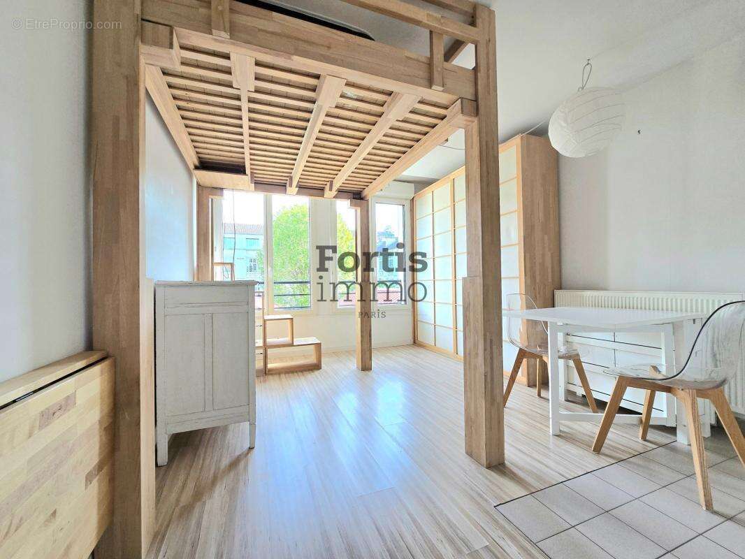 Appartement à PARIS-18E