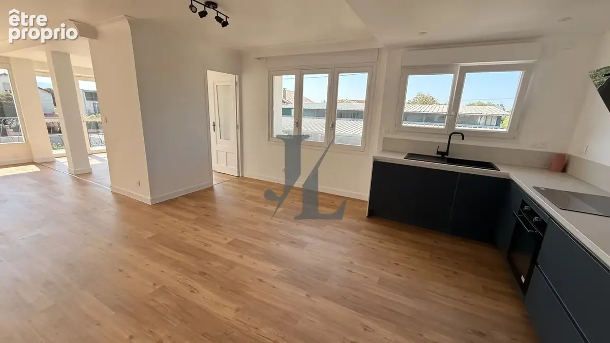 EXCLUSIVITÉ   Appartement de 98 m2 entièrement rénové avec terrasse, cave et stationnements - photo 2