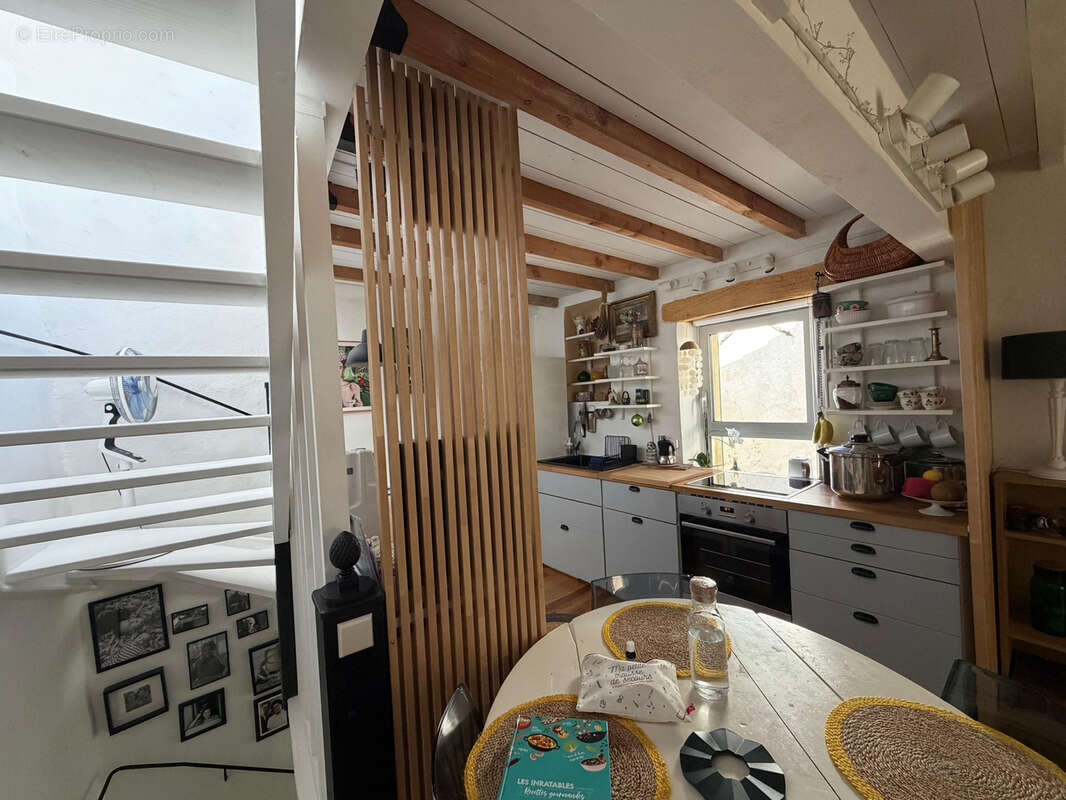 Maison à SAINT-QUENTIN-LA-POTERIE