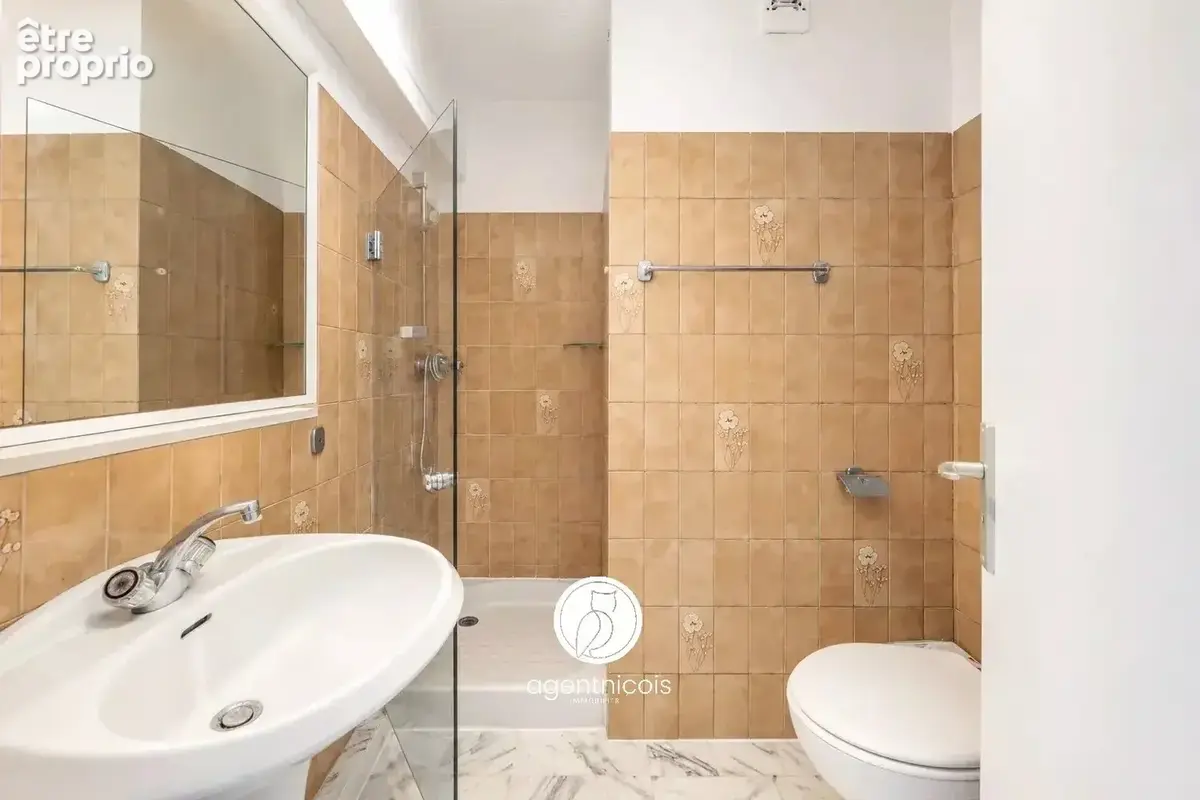 NICE // Fleurs : Appartement / À Rénover / Dernier Etage / Vue Panoramique - photo 11