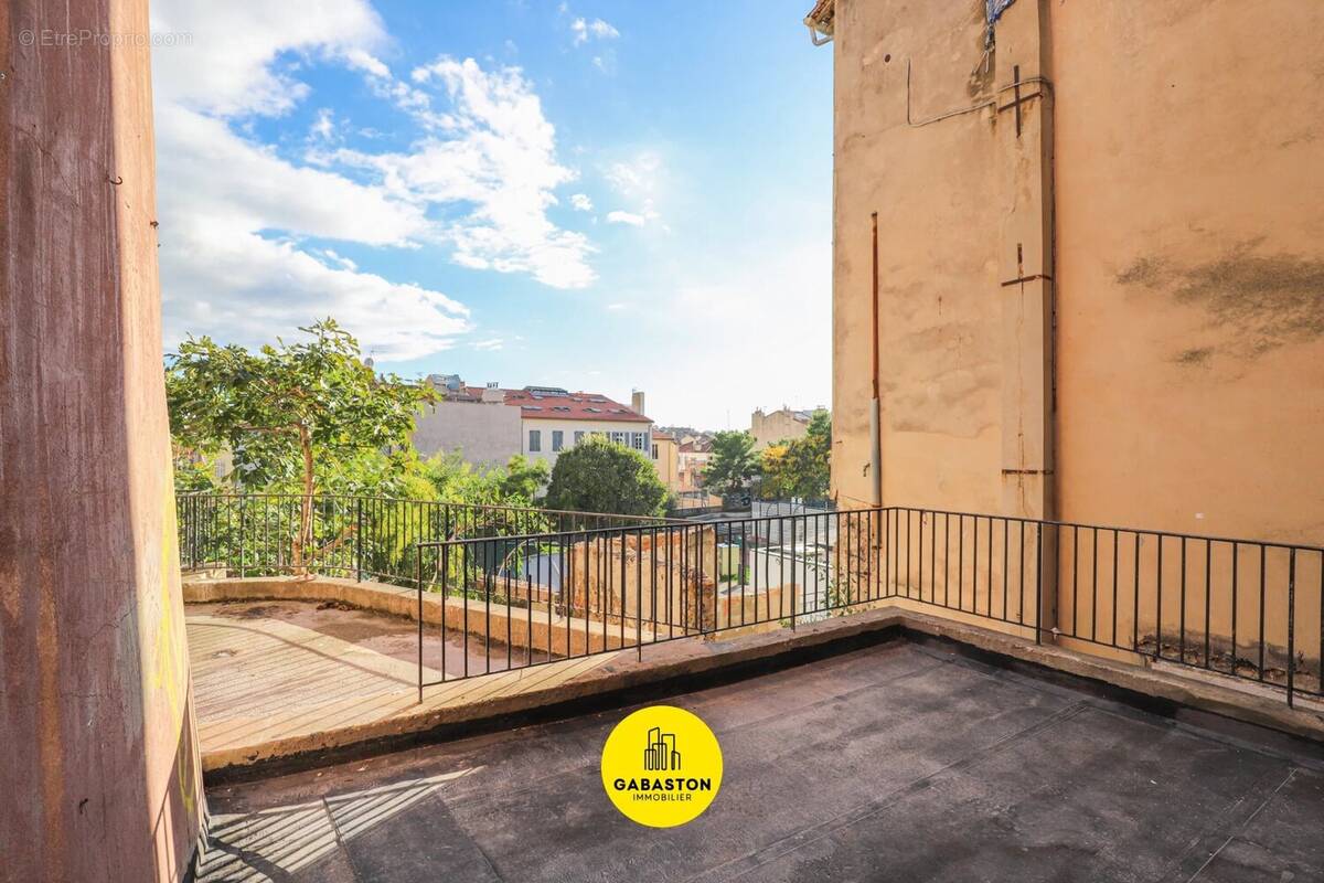 Appartement à MARSEILLE-1E