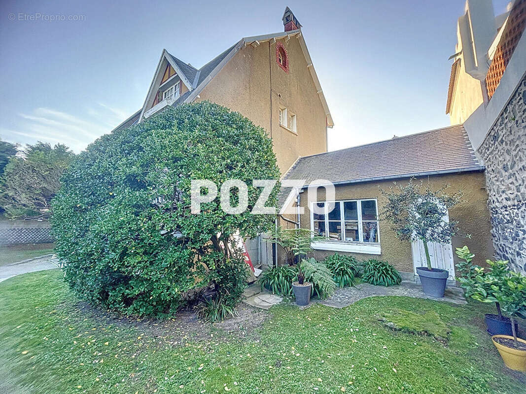 Maison à AGON-COUTAINVILLE