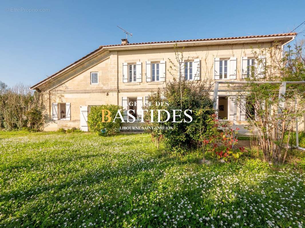 Maison à COUTRAS
