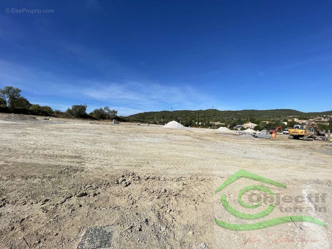 Terrain à CRUZY
