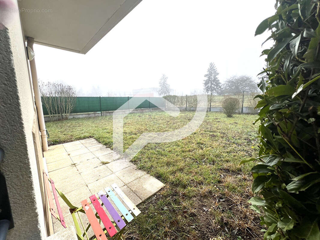 Appartement à LE MESNIL-SAINT-DENIS