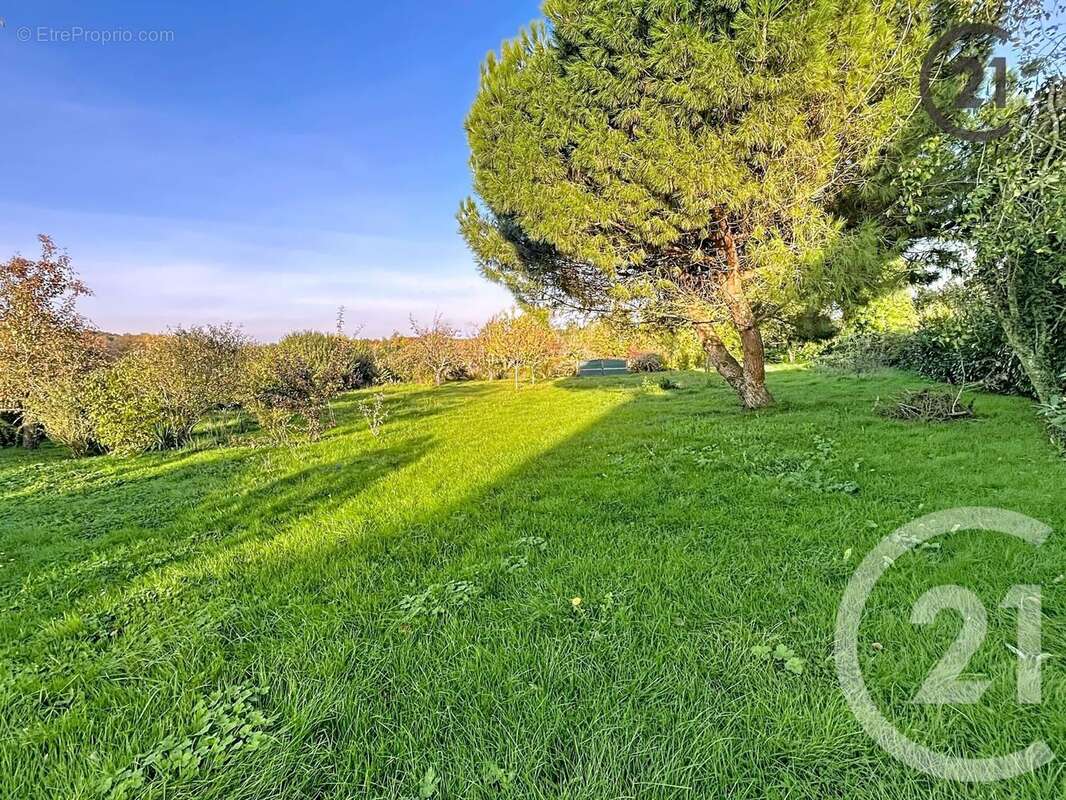 Maison à SAINT-CYR-LES-COLONS