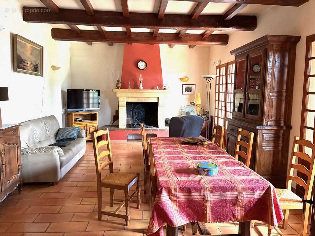 Maison à VAUVENARGUES