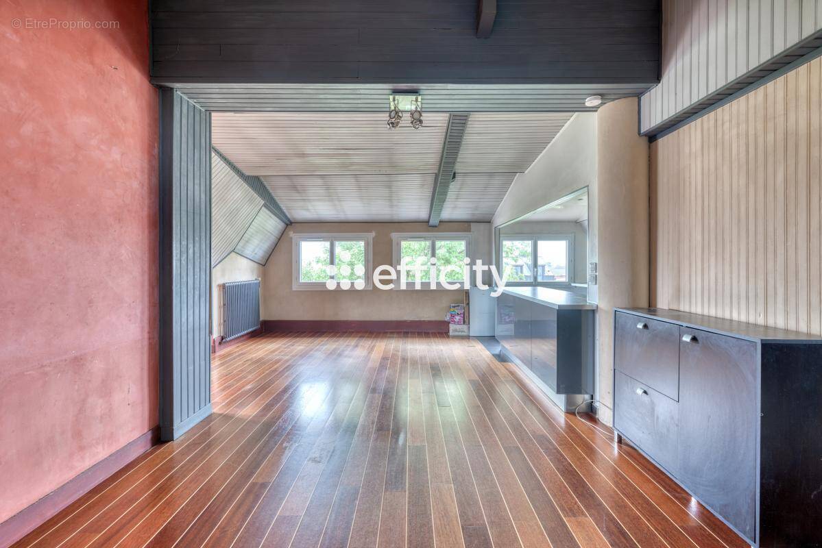 Appartement à LIVRY-GARGAN