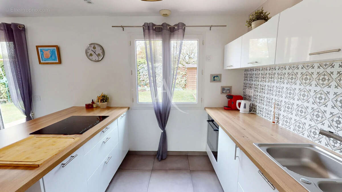 Maison à SAINT-JEAN-DE-BRAYE