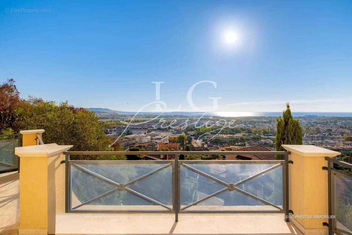 Maison à MANDELIEU-LA-NAPOULE