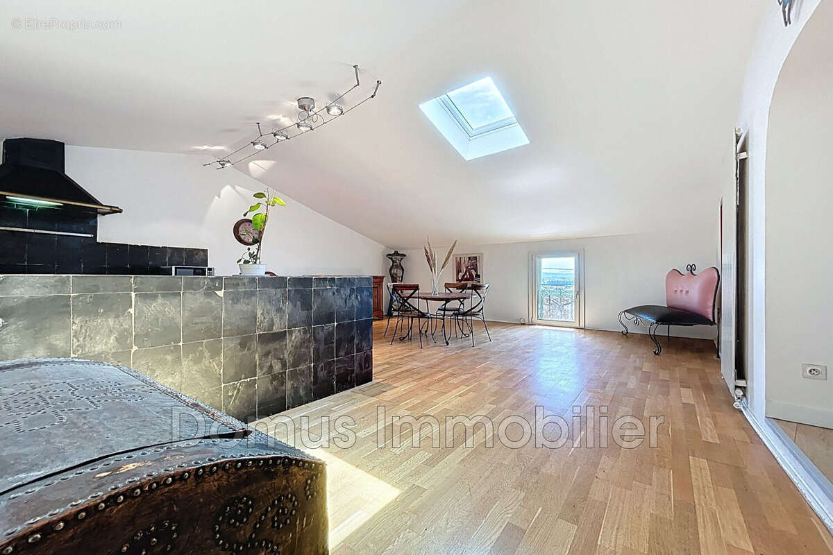 Maison à CHATEAUNEUF-DE-GADAGNE