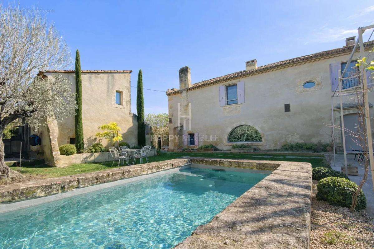 Maison à MOURIES